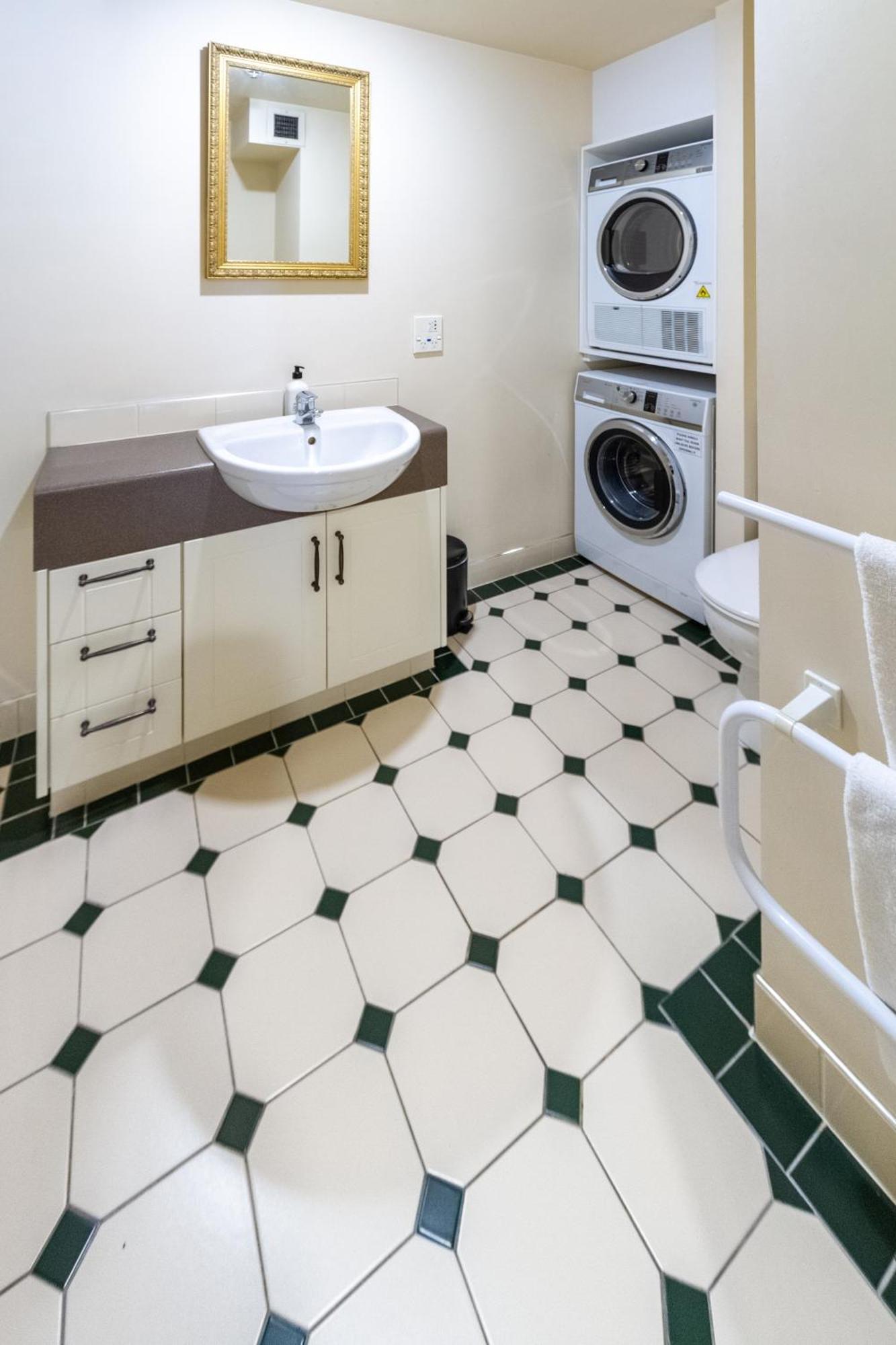 Beauty In The Cbd - 1Bed Free Parking Pool Lejlighed Christchurch Eksteriør billede